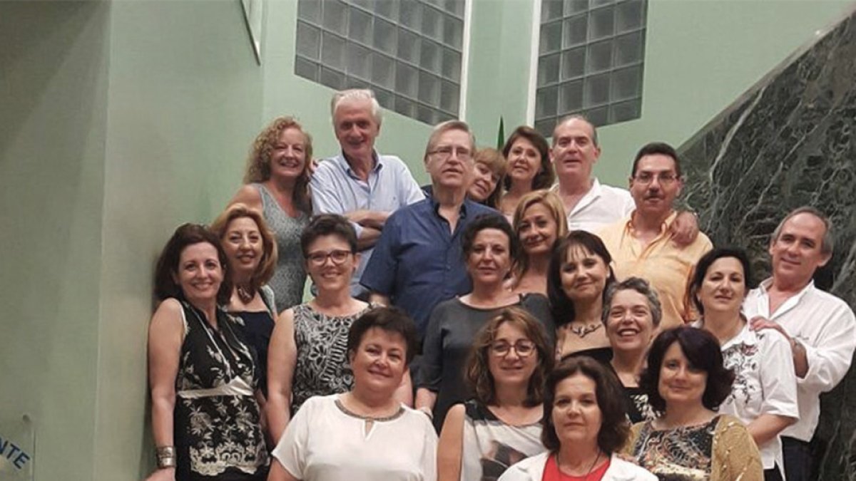 Un grupo de alumnos  del año 77 se ha vuelto a reunir para recordar aquellos tiempos en el instituto Celia Viñas.