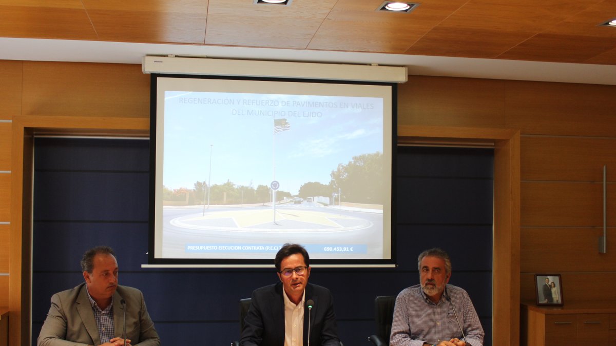 José Francisco Rivera, Francisco Góngora y José Andrés Cano durante la presentación del plan.