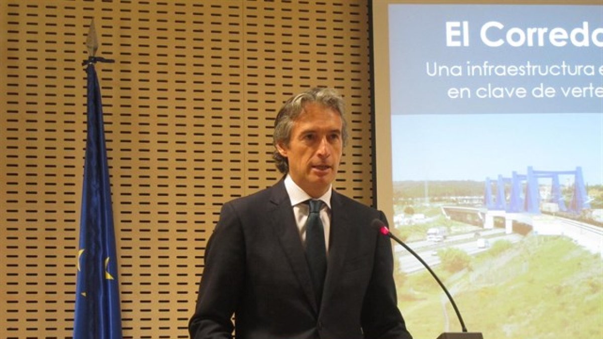 El ministro de la Serna en un acto sobre el Corredor ayer en Castellón.