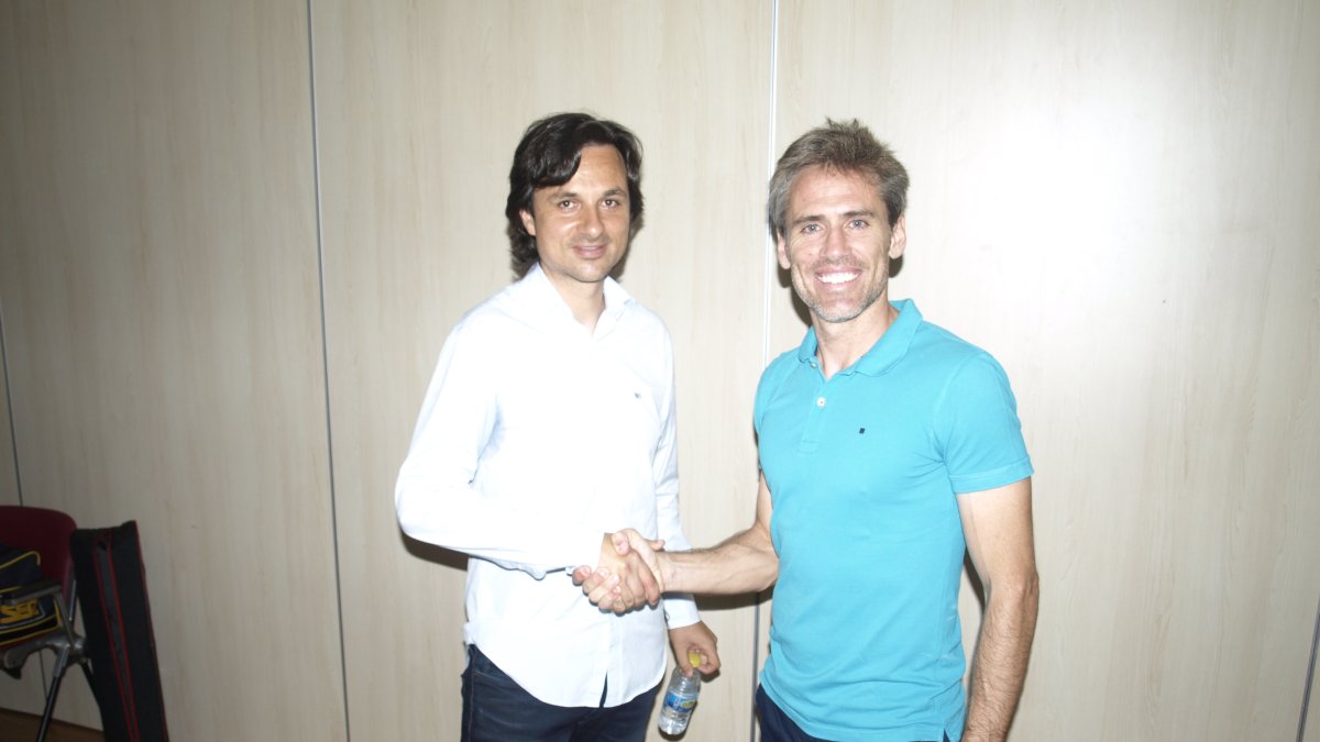 Saludo entre Ibán Andrés y Miguel Ángel Corona.