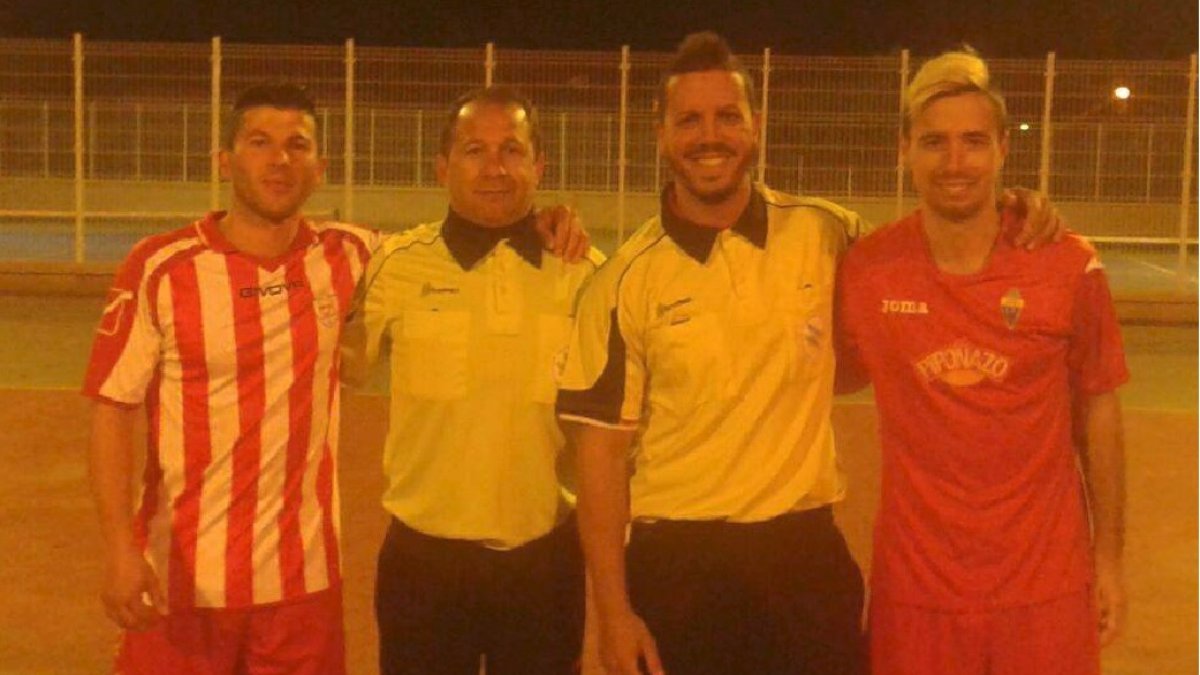 Paquito, tercero de derecha a izquierda en su última visita a Almería.