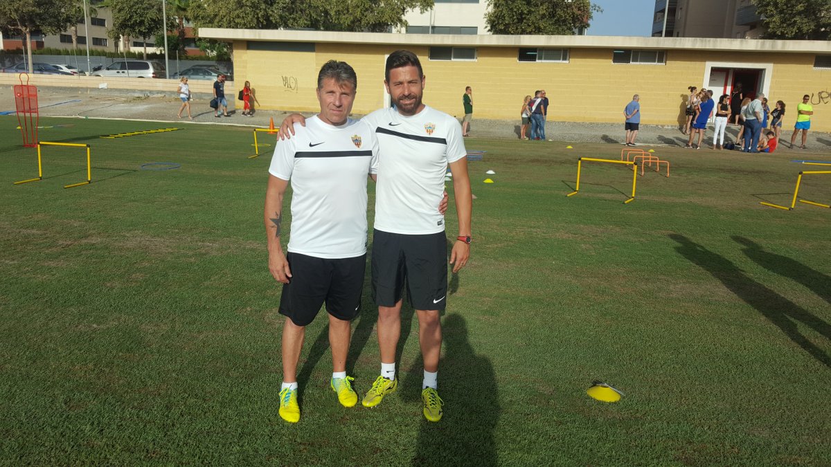Ángel Férez y Ricardo Molina en el campo de la Vega.