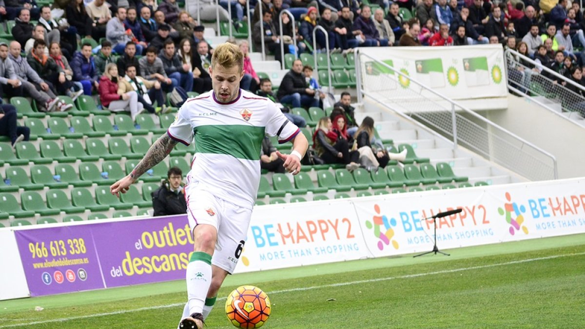 Mandi en su primera temporada con el Elche.