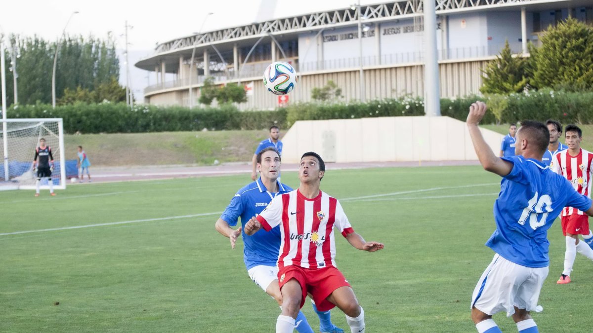 Hicham en un partido con el filial del Almería.