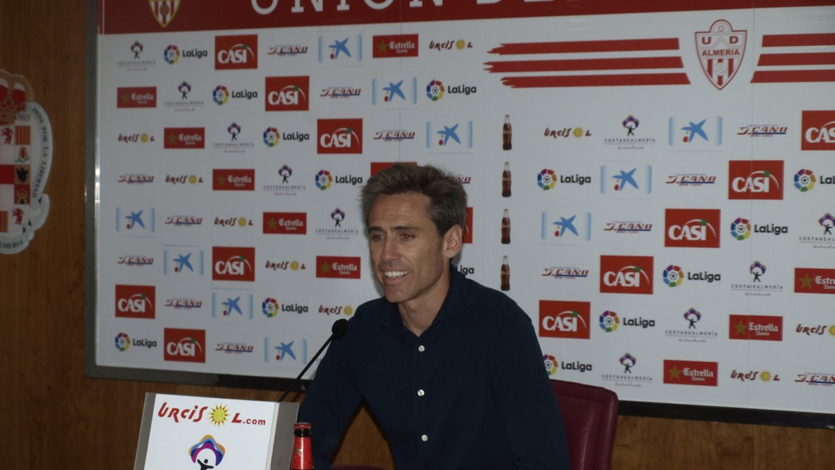 Miguel Corona quiere una buena sala de máquinas en el Almería.