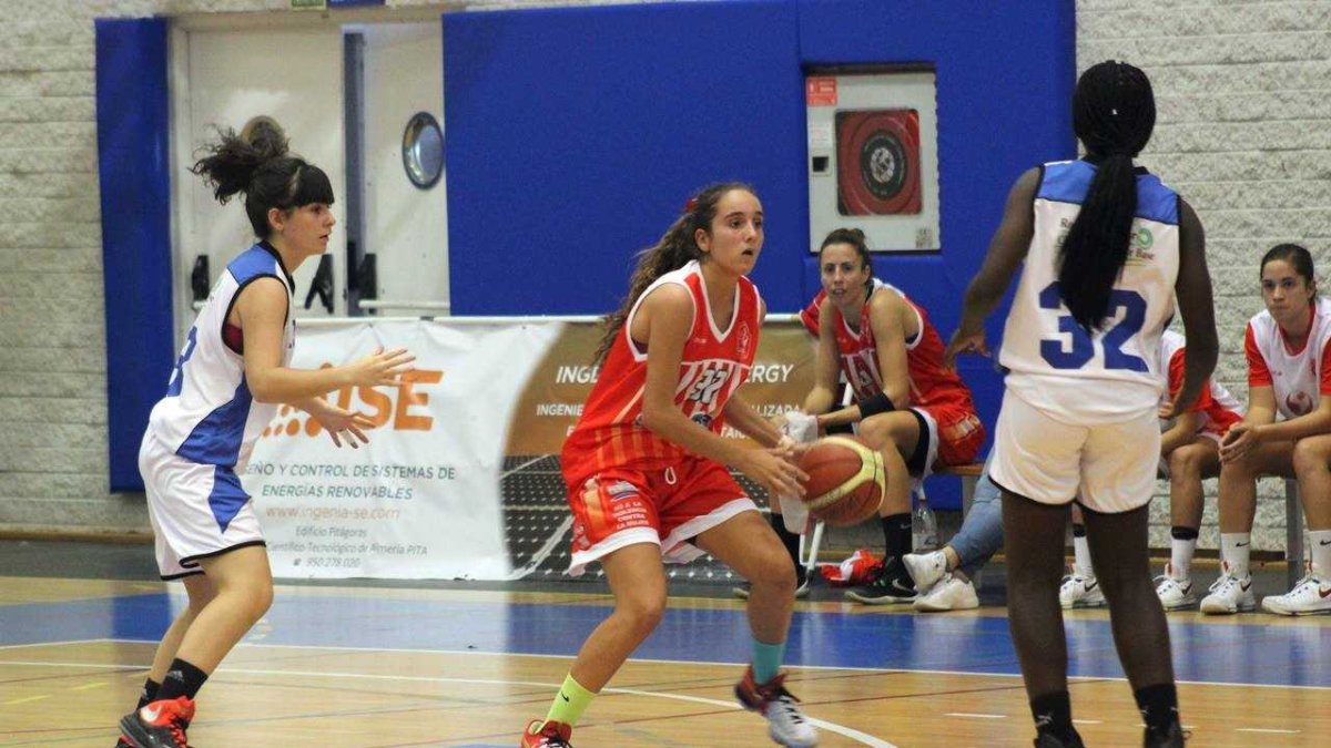 Conchi seguirá en Almería.