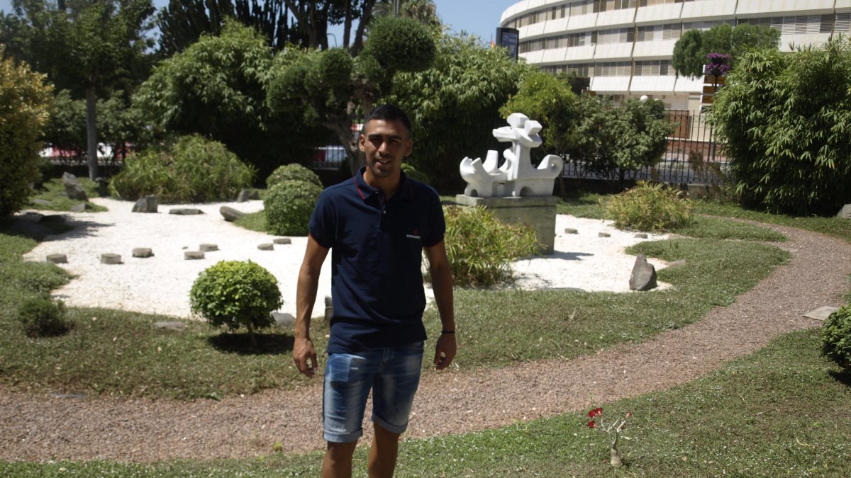 Dani Romera en los jardines de alcaldía.