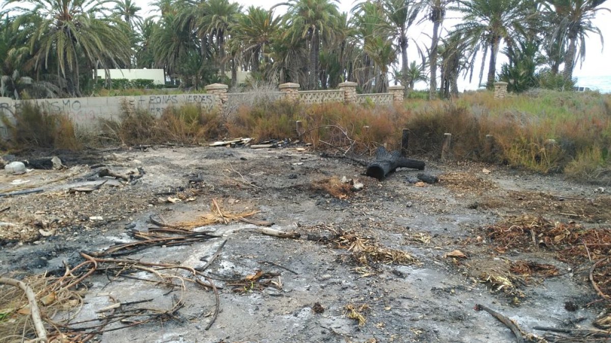 Zona con restos quemados en el yacimiento, en una imagen difundida por Unidos Turaniana.