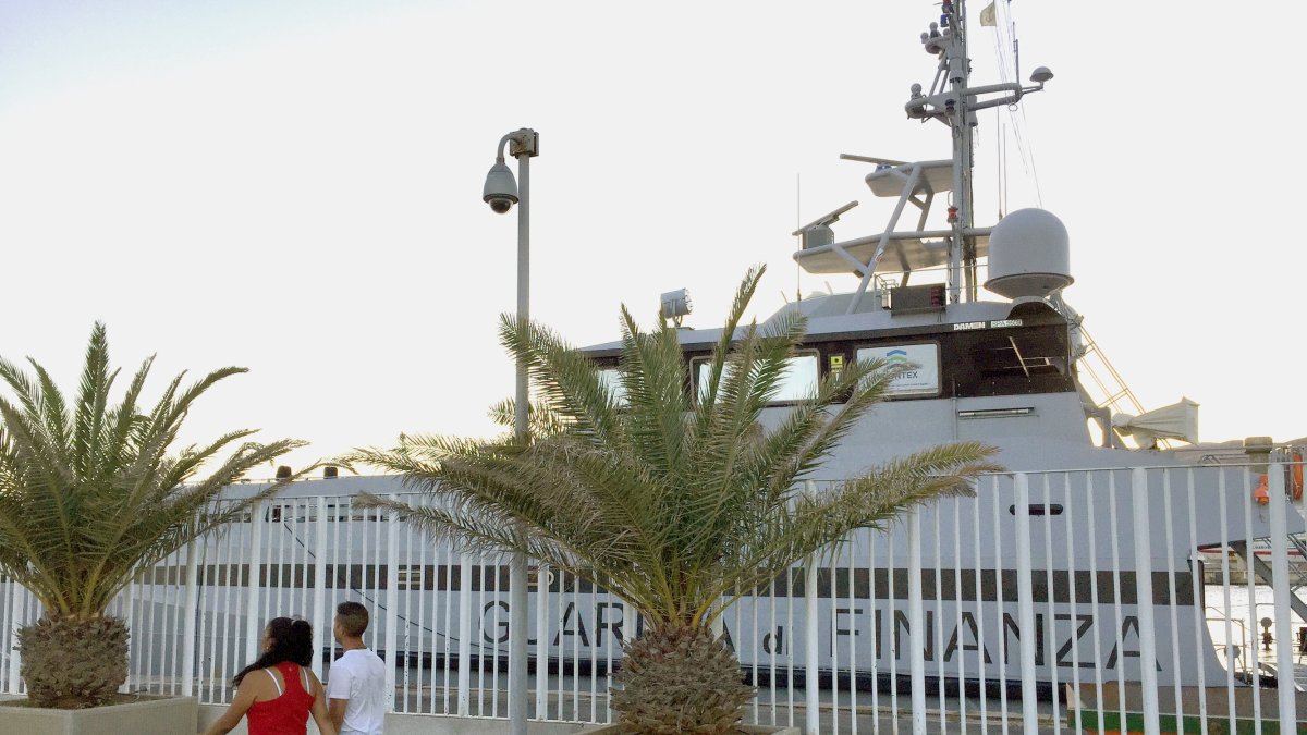 Buque italiano del Frontex en el Puerto de Almería