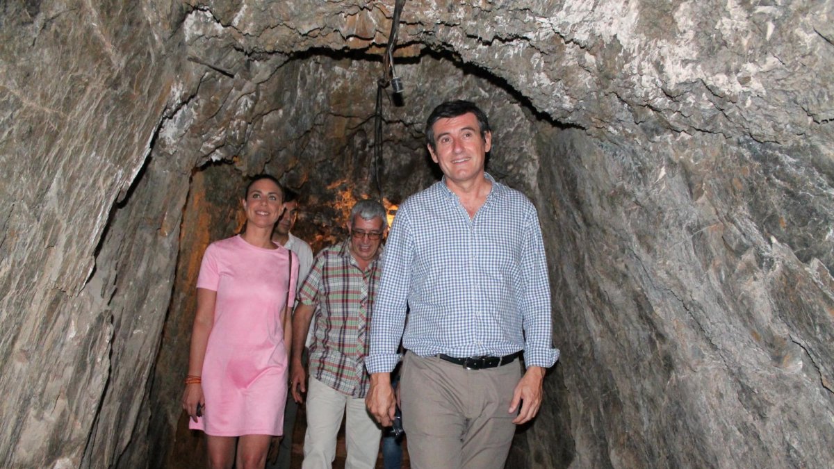 Visita a los trabajos en la Torre de los Perdigones.
