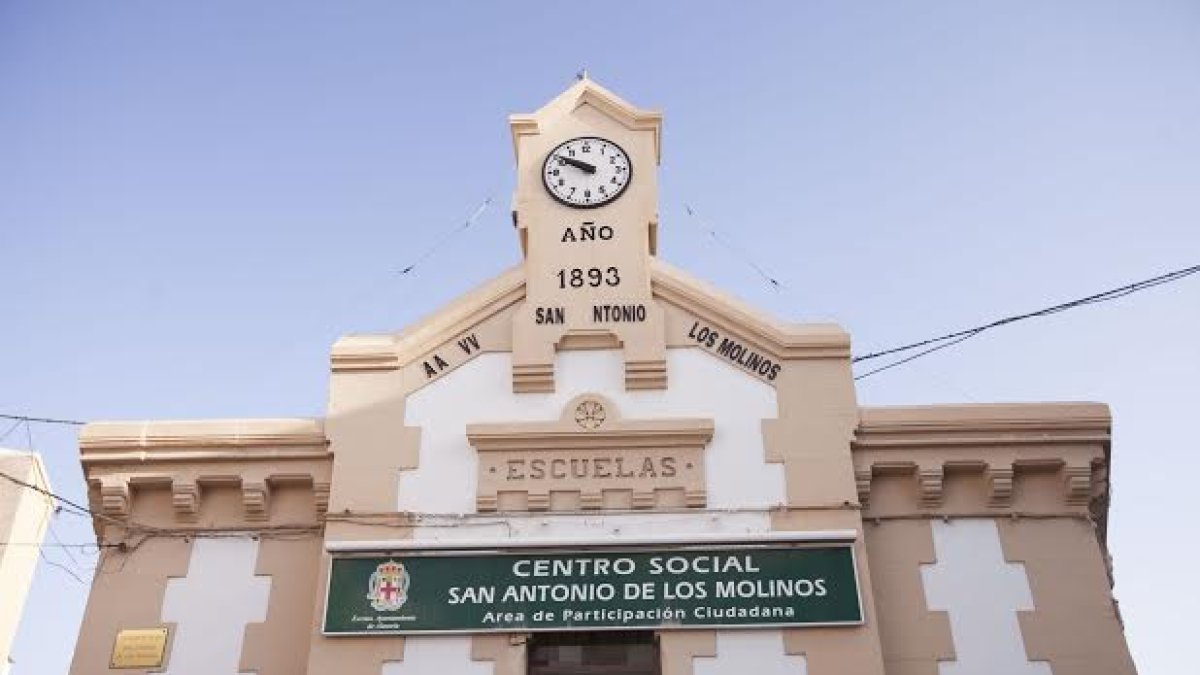 Fachada del Centro Social de Los Molinos.
