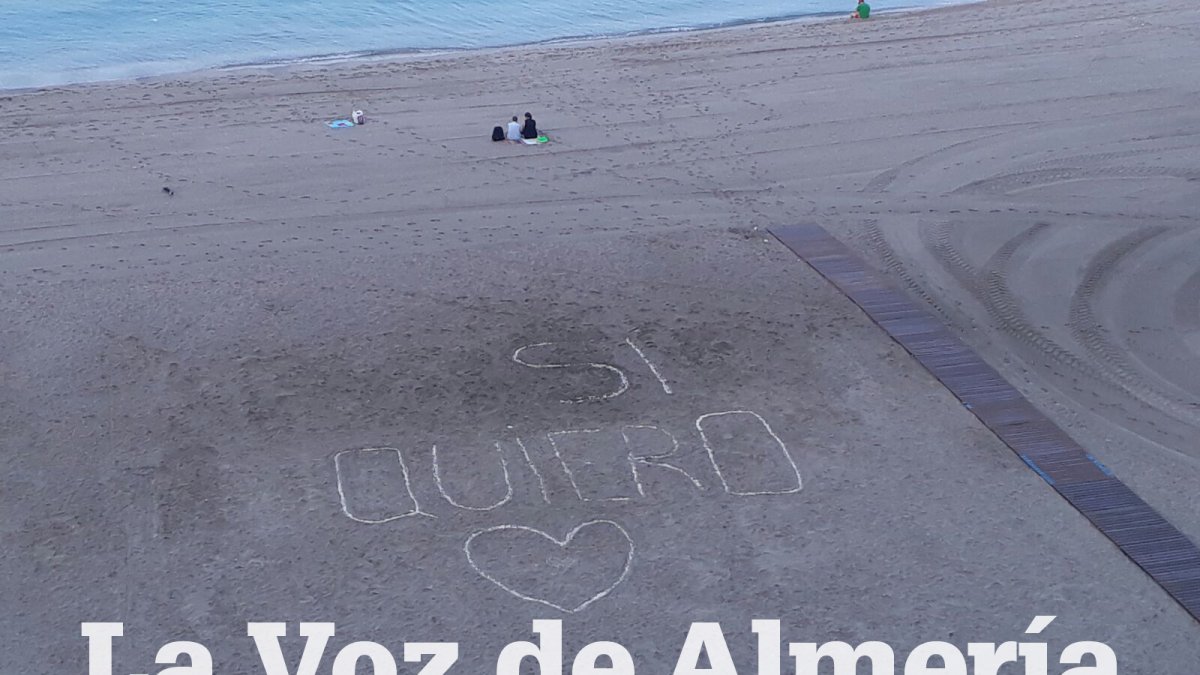La respuesta también ha sido escrita en la arena de la playa.