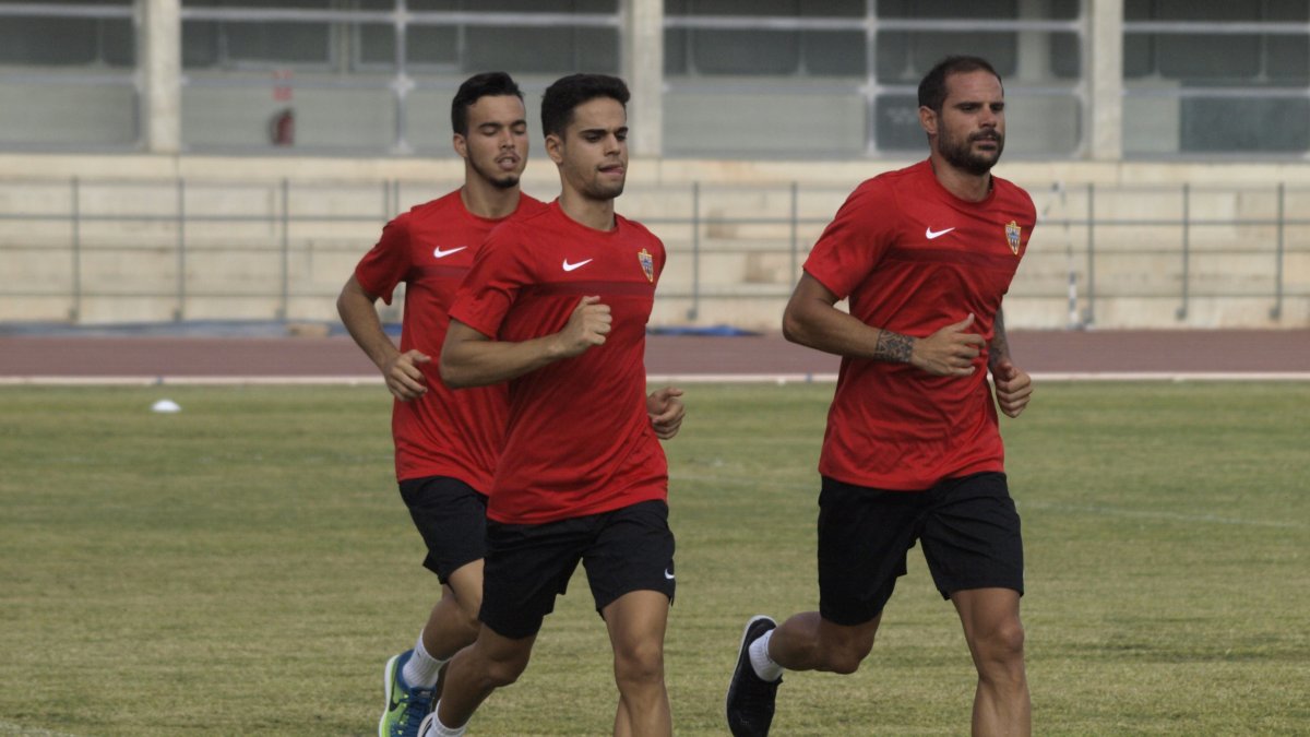 Fran Rodríguez llegó para firmar y entrenar.
