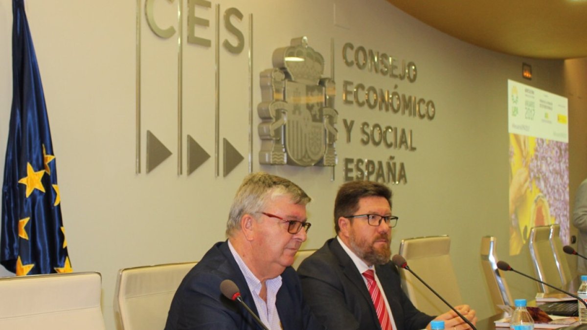 El consejero de Agricultura, Rodrigo Sánchez Haro, durante la presentación del Anuario 2017 de UPA.