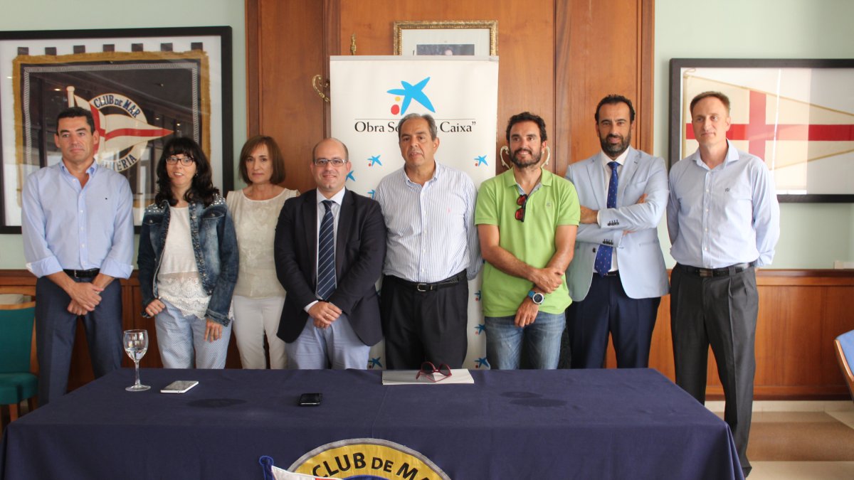 Firma del convenio en el Club de Mar.