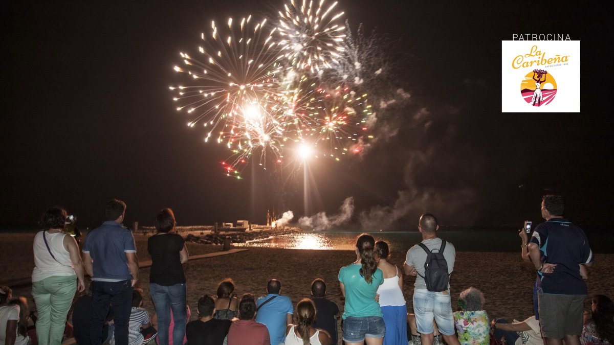 Fuegos artificiales durante la Feria de Almería