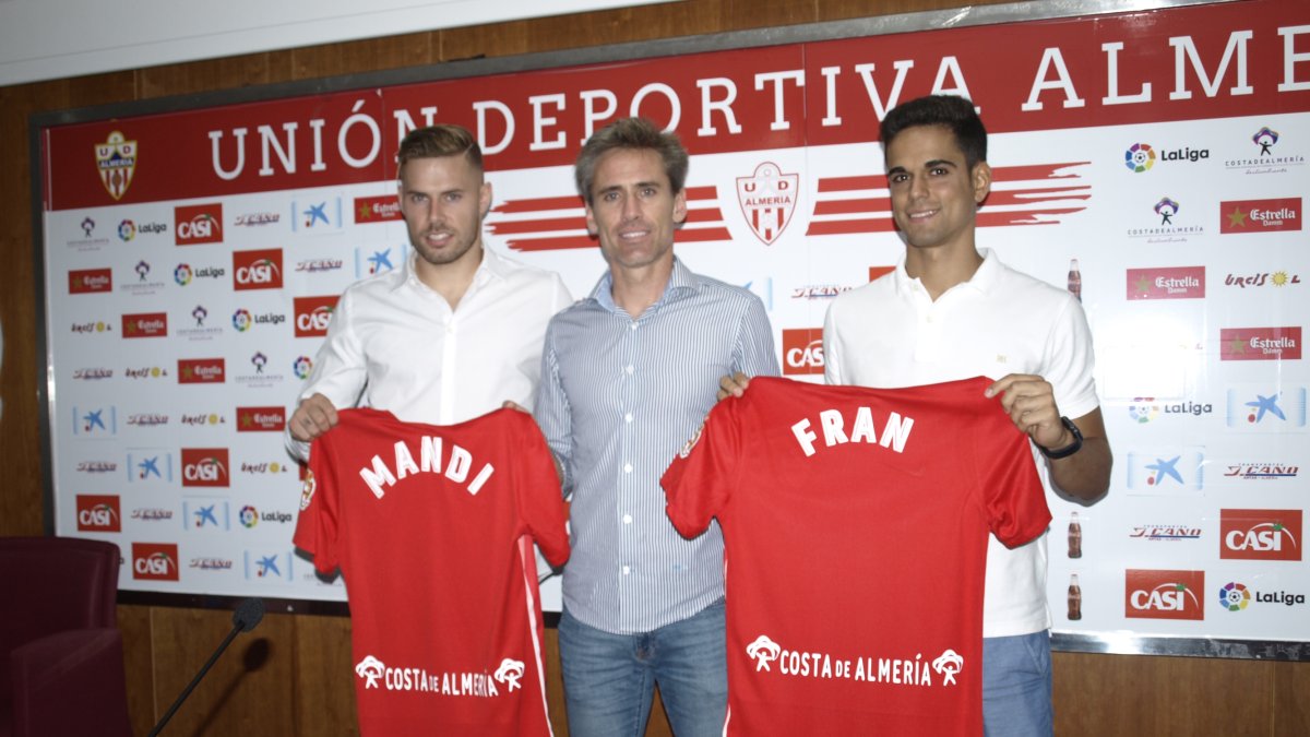 Mandi, Corona y Fran en la presentación.