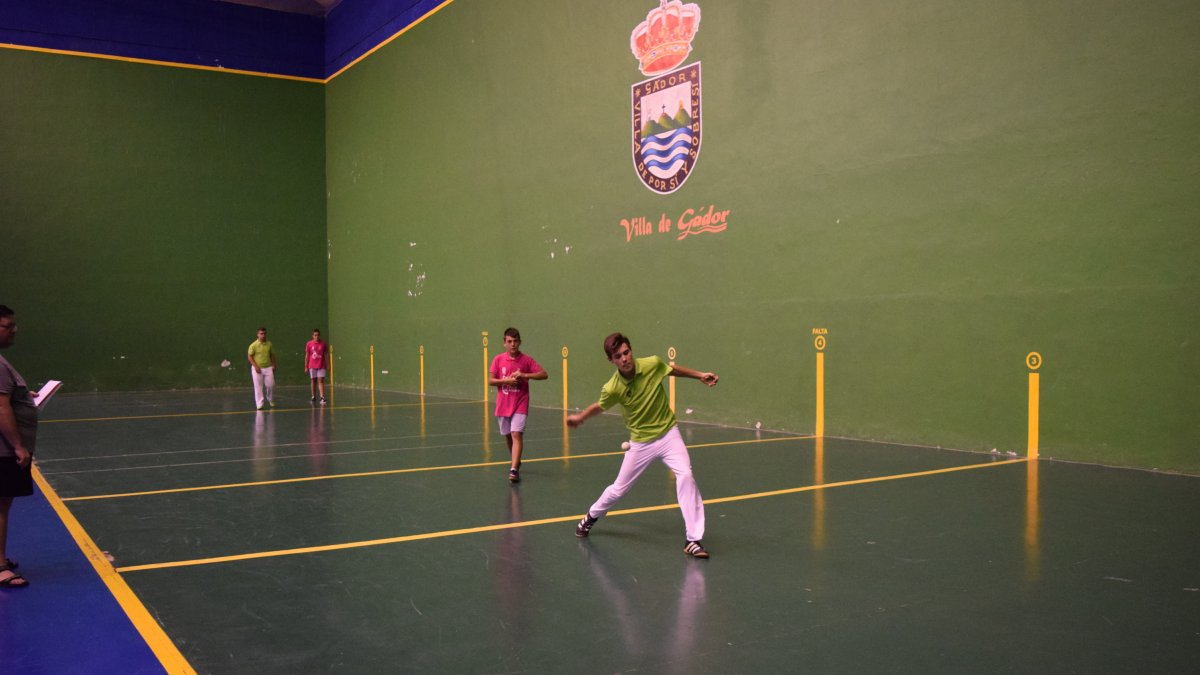 Buenos partido en el frontón de Gádor.