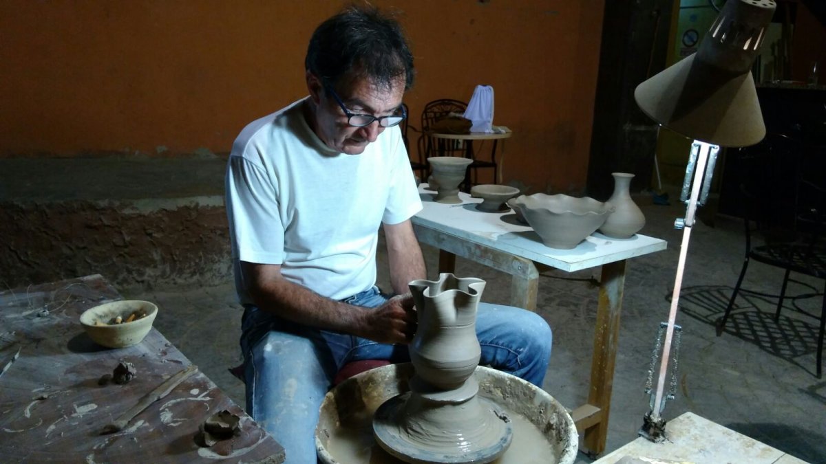 Salvador Hernández procede de una familia de alfareros.