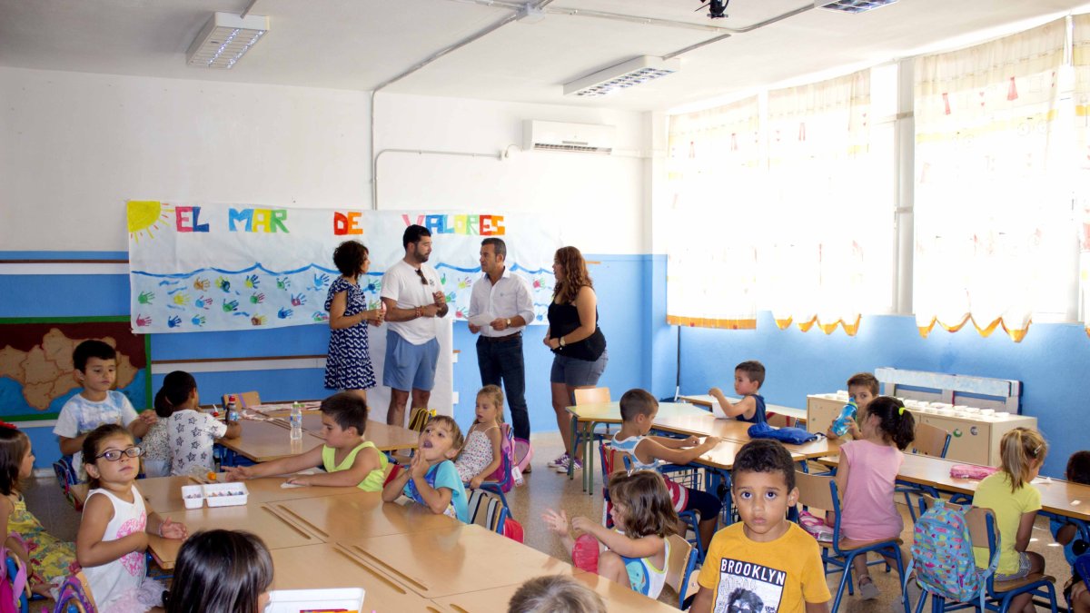 Los niños de Carboneras se divierten y aprenden.