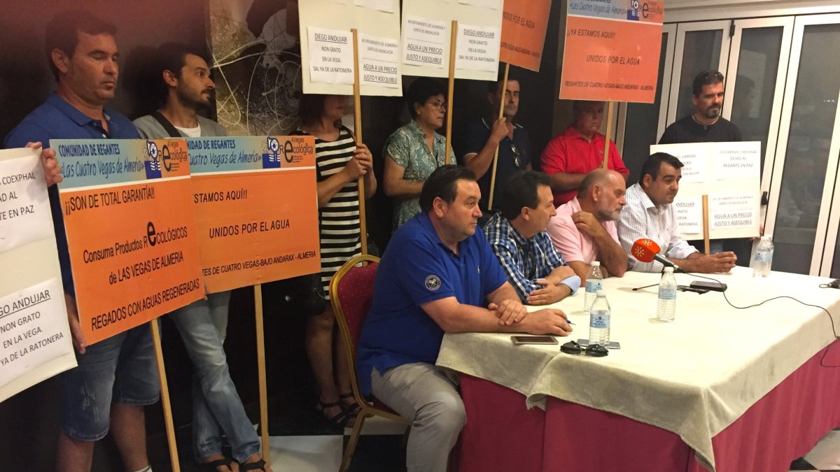 Rueda de prensa ayer de regantes y organizaciones agrarias