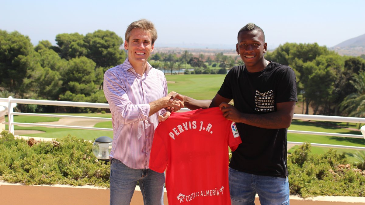 Corona y Pervis en la presentación.