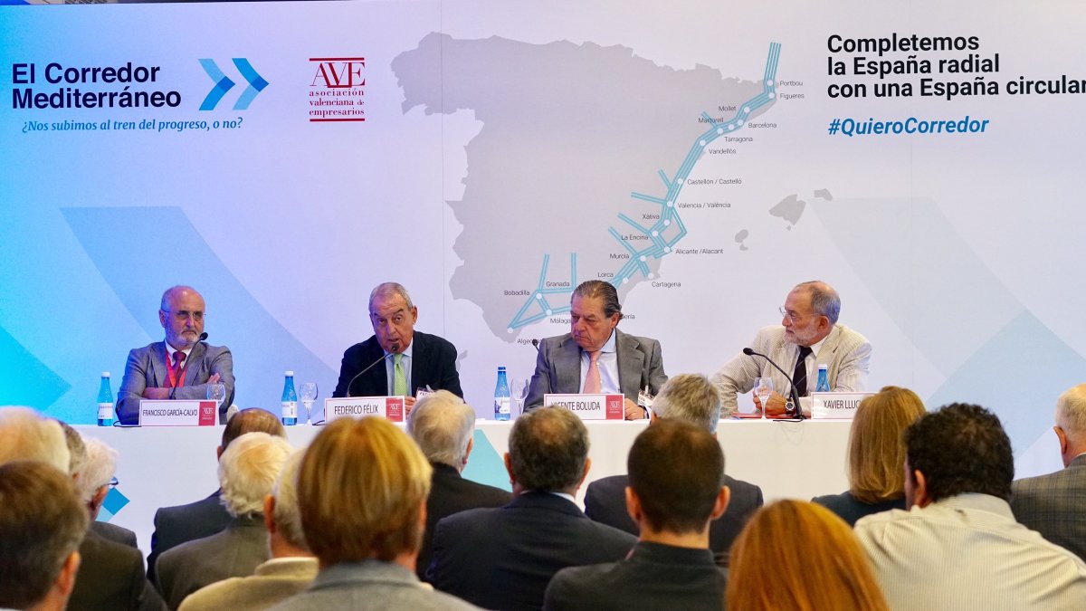 Acto de ayer sobre el Corredor en Valencia.