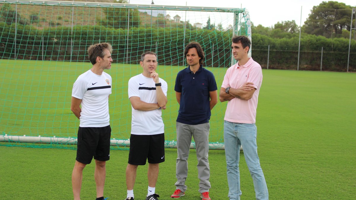 Corona e Ibán buscan acompañante para Caballero.