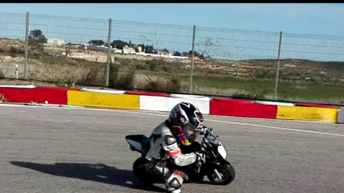 Diego compite por toda España con el apoyo de sus padres y su familia.