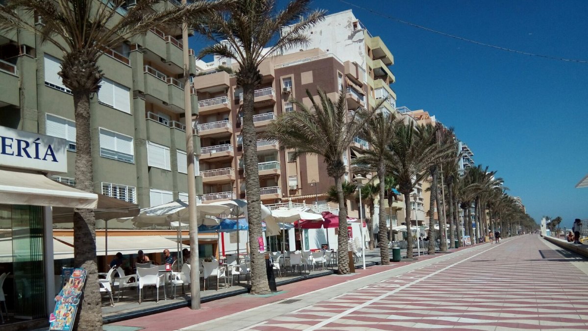 El Paseo Marítimo de la capital cuenta con una variada oferta hostelera.