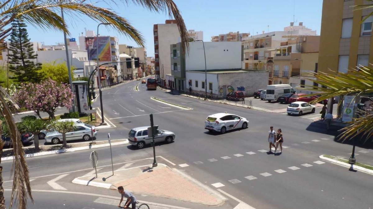 Cruce a eliminar entre la Carretera de Ronda, la de Níjar y la calle Real del Barrio Alto.