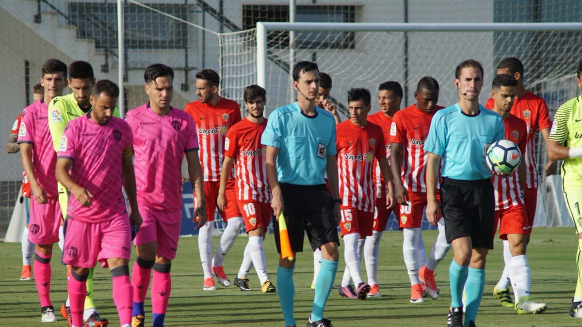 Almería y Levante en el partido del sábado.
