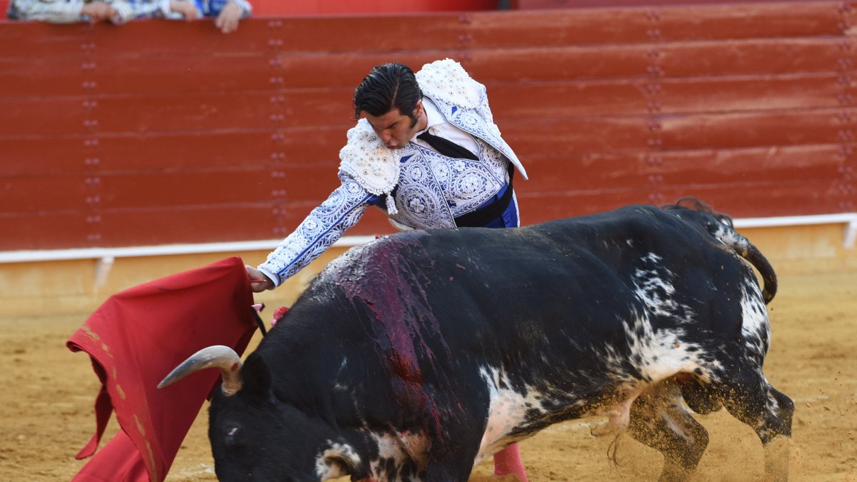 Morante de la Puebla con poca suerte en los sorteos tampoco triunfó en Roquetas.
