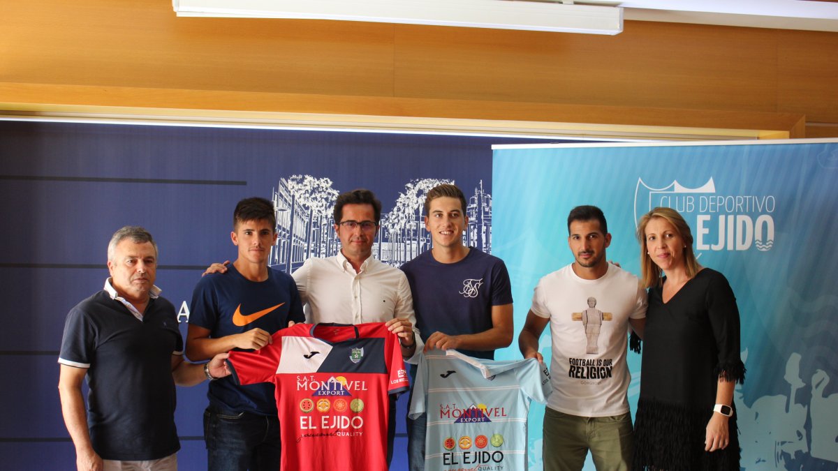 Presentación de Carralero, Javi Hernández y Echu en el Ayuntamiento.