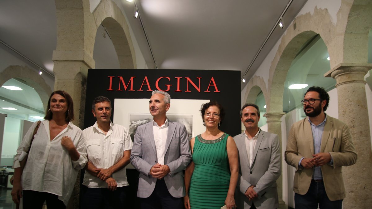 El consejero de Cultura, junto a Matilde Sánchez, Rafael Doctor, Gracia Fernández, y Alfredo Valdivia.