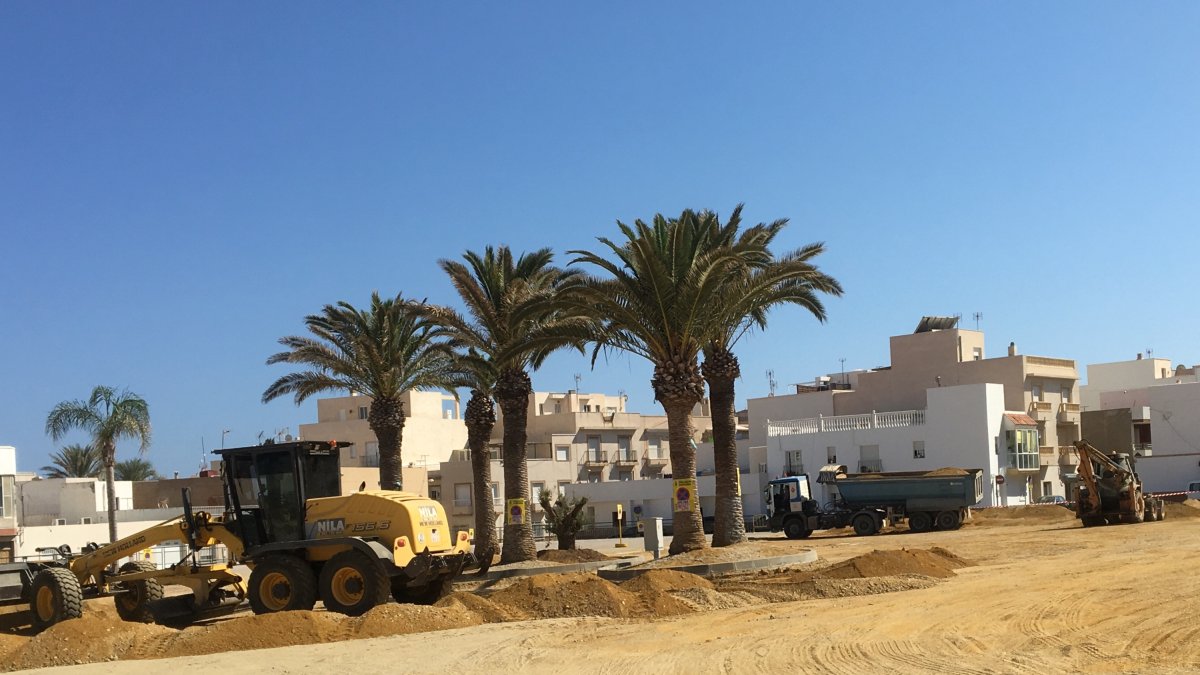 Obras en el solar del antiguo Simón Fuentes.