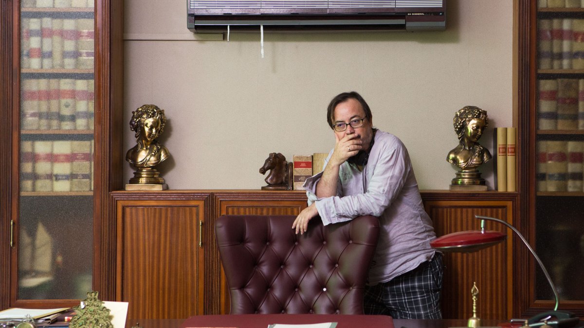 Manuel Martín Cuenca durante un rodaje de su nueva película, El autor. (Foto: Julio Vergne)