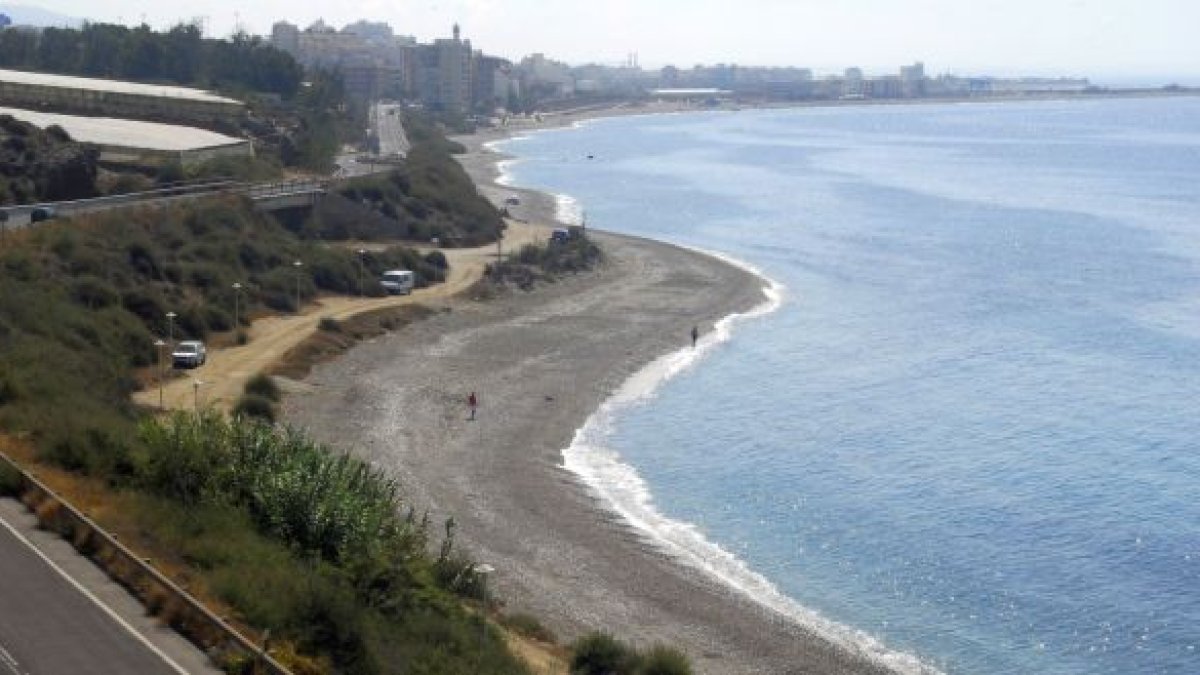 Playa de La Rana en el litoral de Adra.