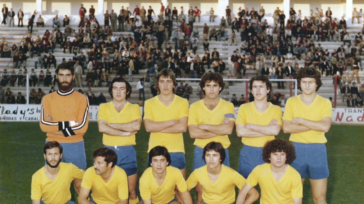 El San Antonio disputó algunos partidos en el Franco Navarro, después del que jugaba el Almería. En la fotografía: Iñaqui, Valero, Vizcaíno, Pasamont