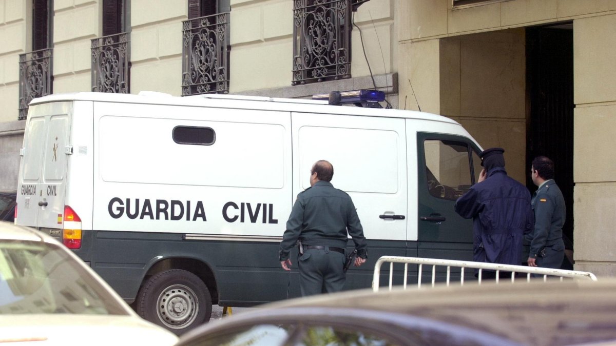 Imagen de archivo de un furgón de la Guardia Civil.