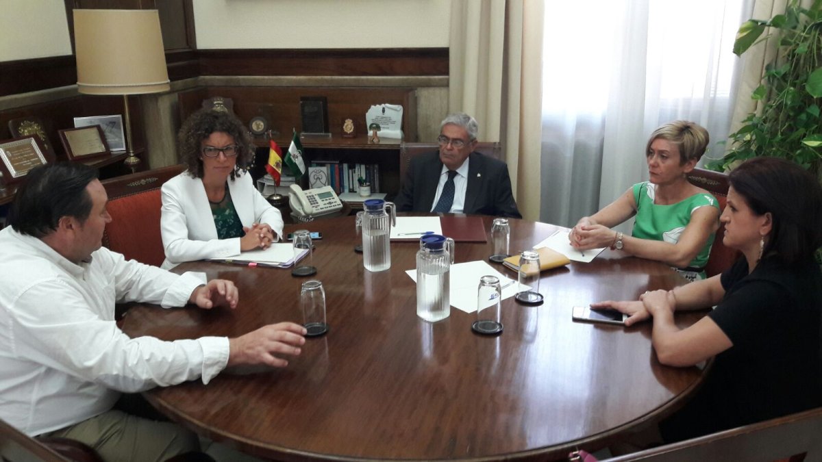 Imagen de la reunión de miembros de Asaja con representantes de la subdelegación de Gobierno en Almería.