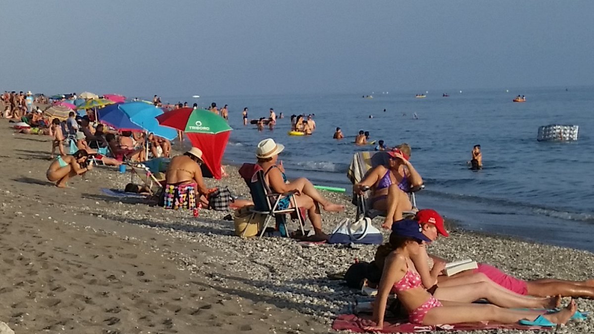 Aflucencia de bañistas en un punto de la extensa franja costera ejidense.