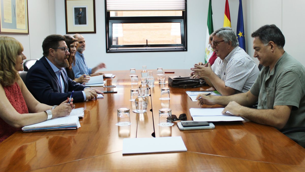 Reunión del consejero con representantes de UPA