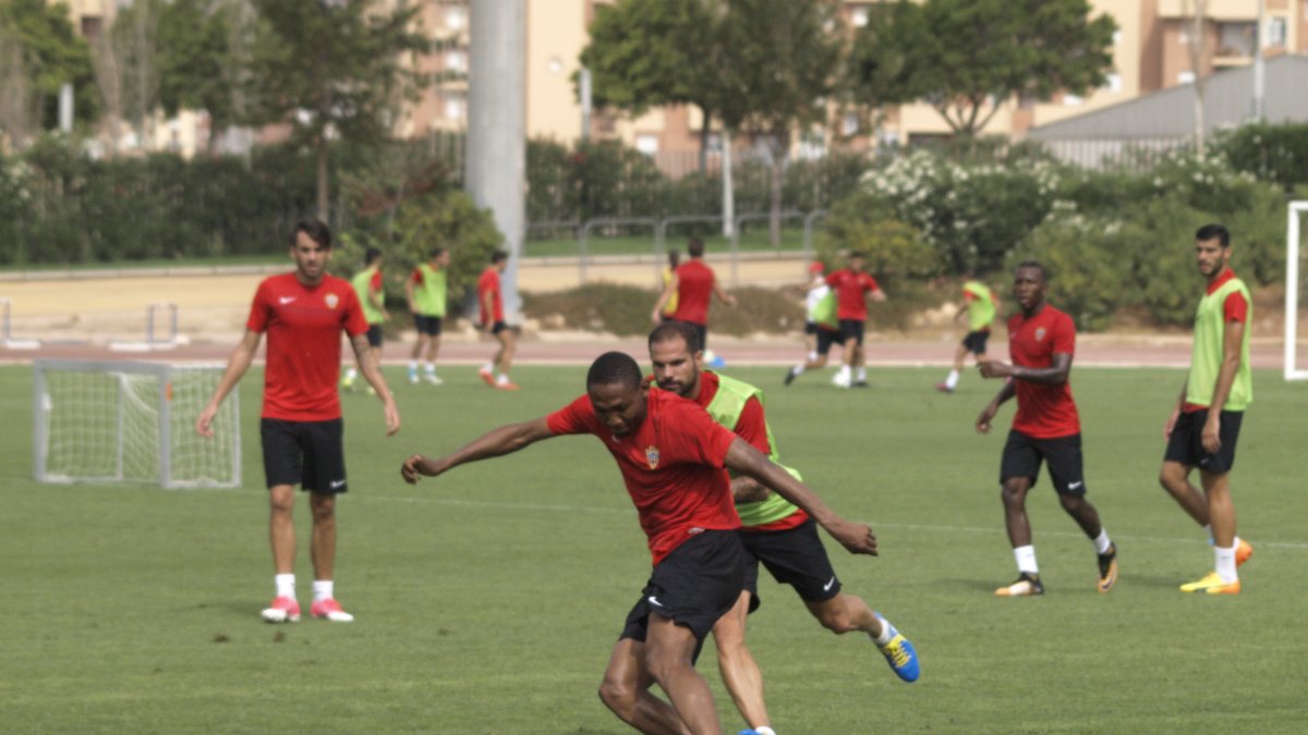 El Almería sigue trabajando en el Anexo.