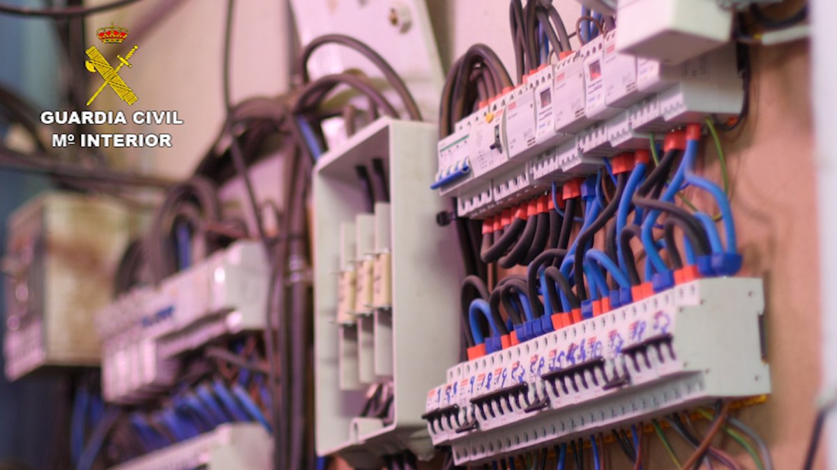 Contadores de la luz de una operación contra los enganches