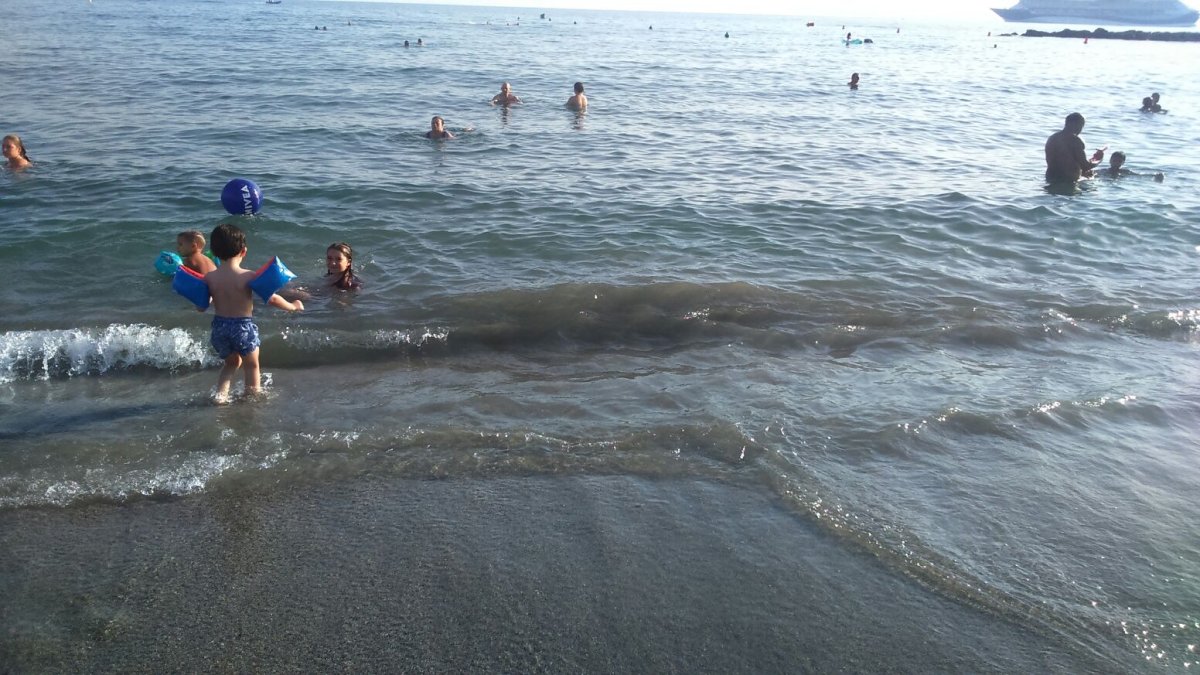 La playa de El Zapillo en la tarde de ayer.