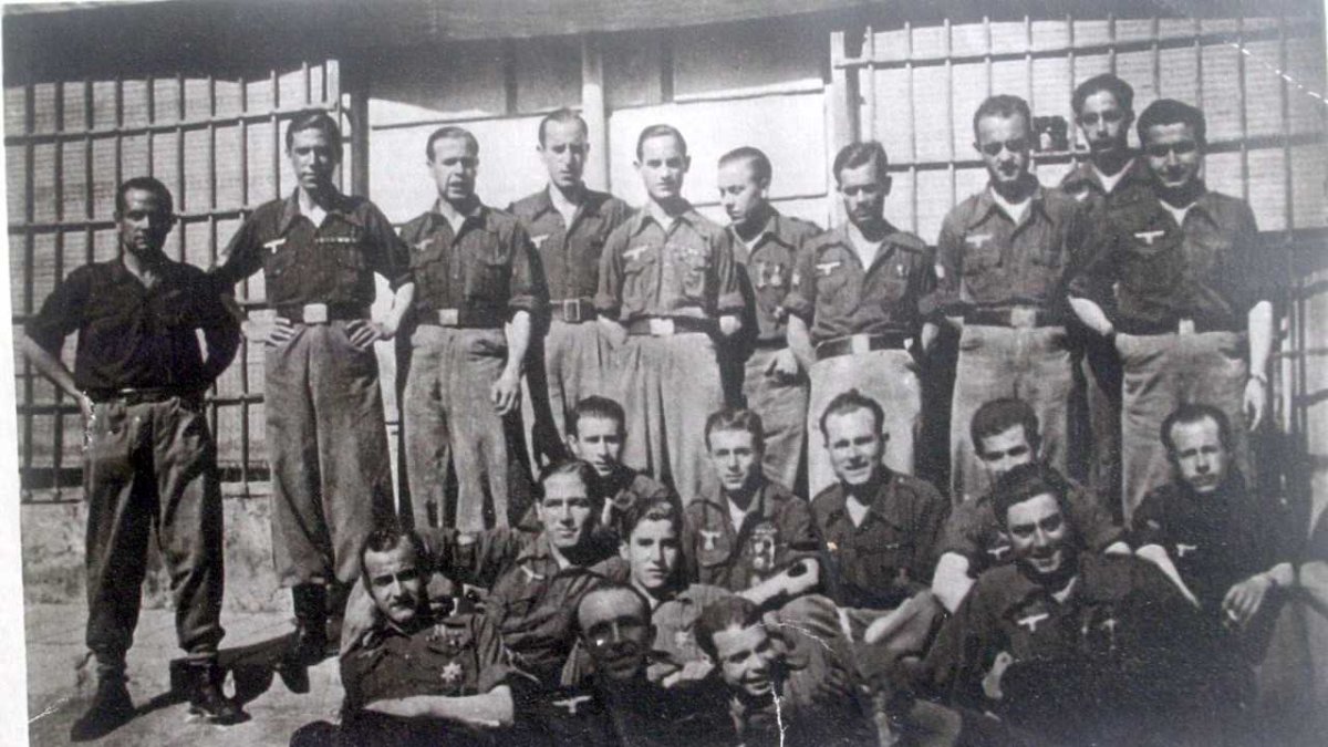 Camaradas divisionarios almerienses que desfilaron en la procesión de la Patrona en el verano de 1942.