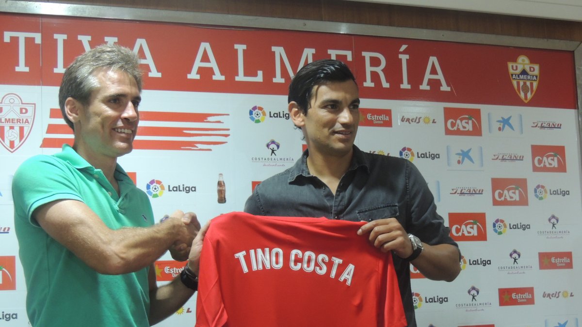 Corona presentó a Tino Costa.