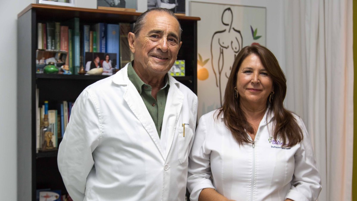 Los doctores Bernardo Óscar Acuña y Francisca García Gallego, de Ginealmería.