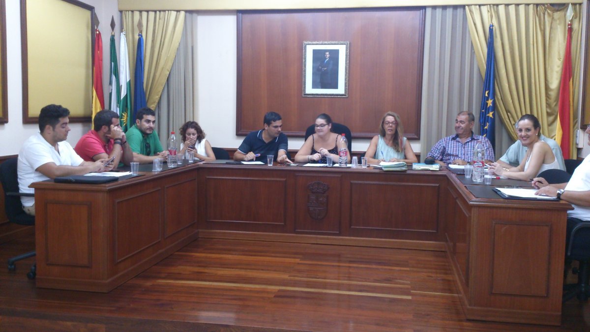 Pleno La expulsión de María Luisa Cervantes deja en sus manos el futuro del Gobierno municipal de Turre.